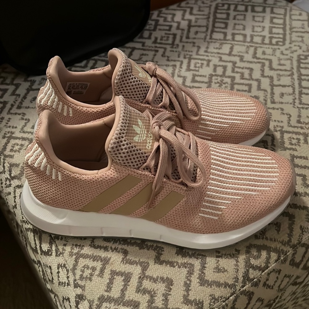 Adidas swift run sneakers.. only worn a few times inside a gym